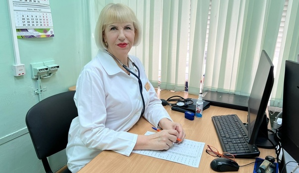 Свой отзыв о работе поликлиники оставили пациенты Карпова и Синицына