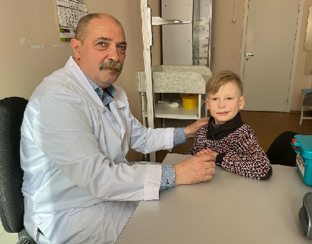 К работе в нашей поликлинике приступил педиатр с большим стажем работы — Александр Григорьевич Когон